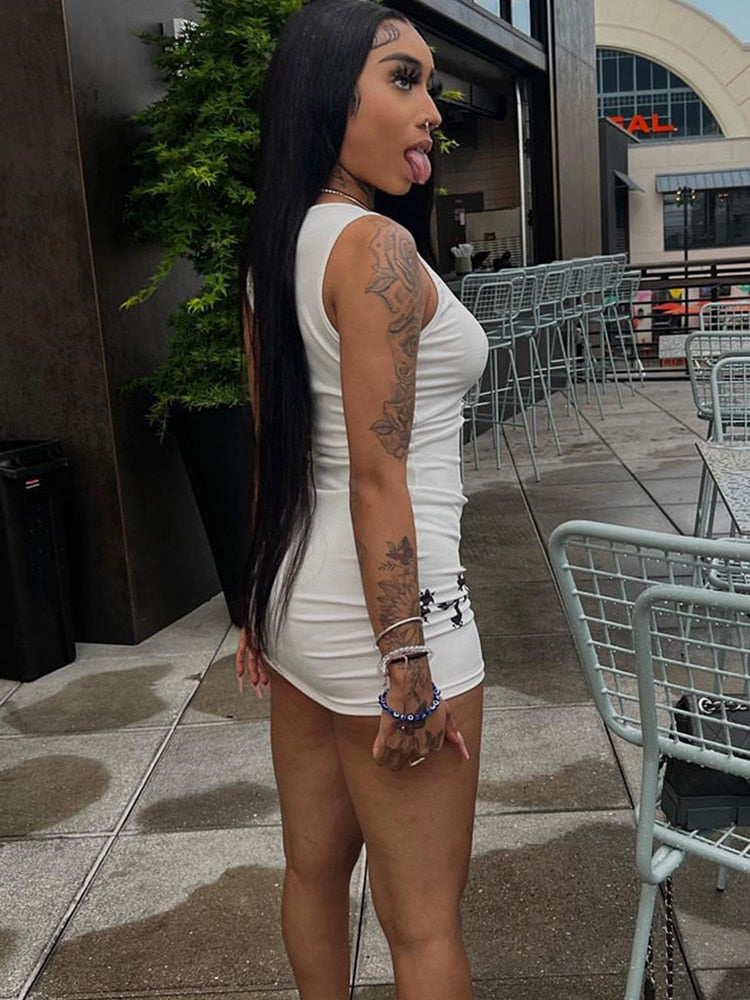 Biała sukienka ze wzorem